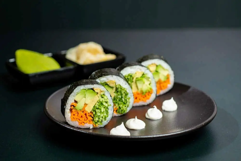 רול מאקי אבוקדו גזר מלפפון